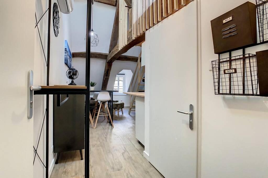 Sous Les Toits En Plein Coeur De Ville Dijon Eksteriør bilde